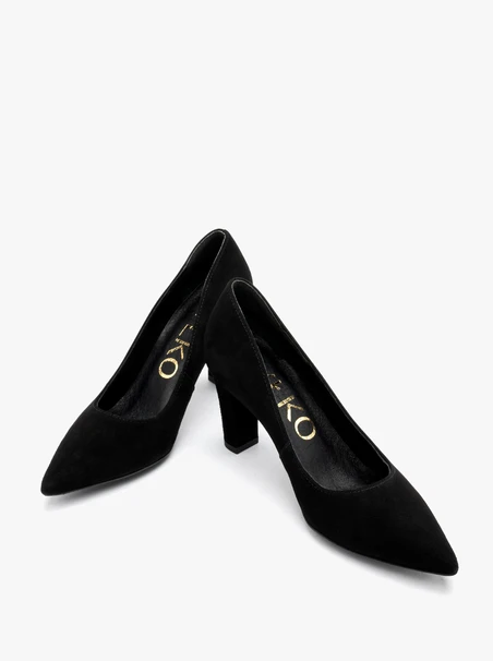 Schwarze Pumps mit klobigem Stilettoabsatz