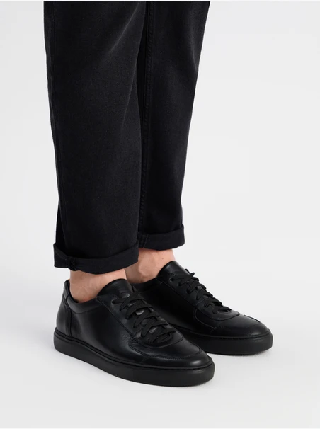 Schwarze sportliche Halbschuhe für Männer