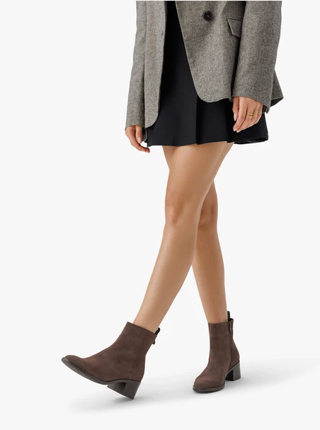 Braune isolierte Velourslederstiefel