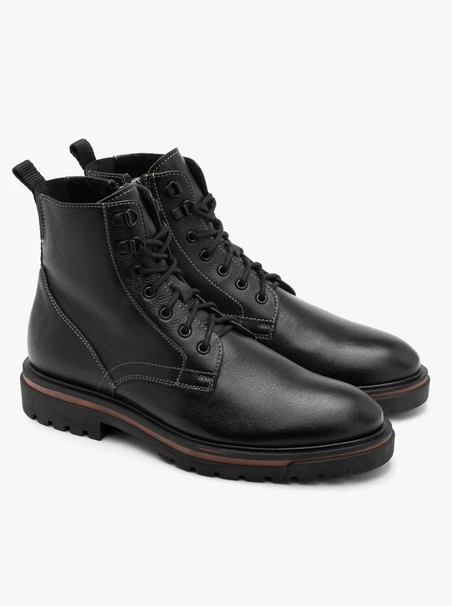 Schwarze Herrenstiefel mit braunem Einsatz an der Unterseite
