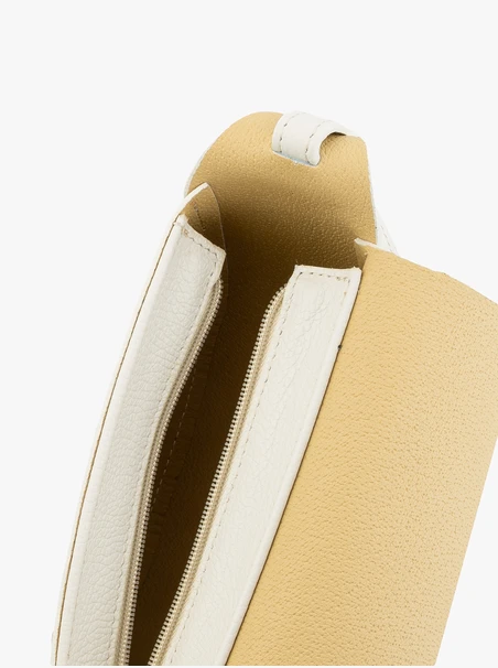 Weiße Handtasche mit Magnetverschluss