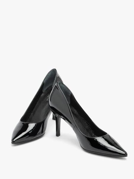 Schwarz lackierte Stiletto-Pumps