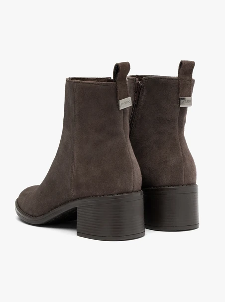 Braune isolierte Velourslederstiefel