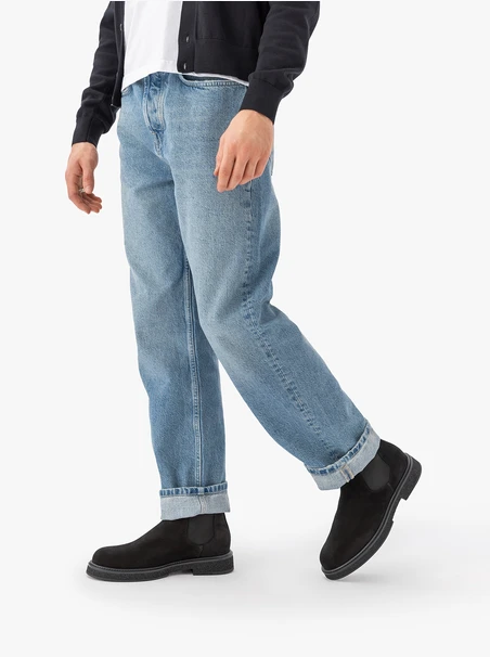 Schwarze Veloursleder-Pantoffeln