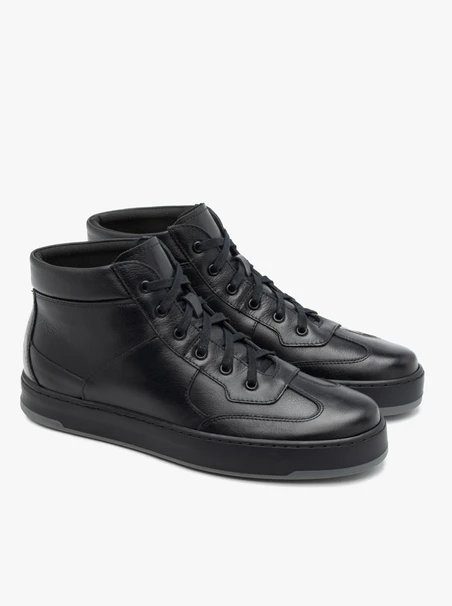 Schwarze Sportschuhe