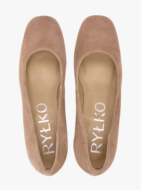 Hellbraune Pumps aus Veloursleder