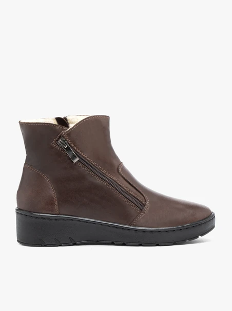 Braune Stiefeletten mit Lammfellfutter