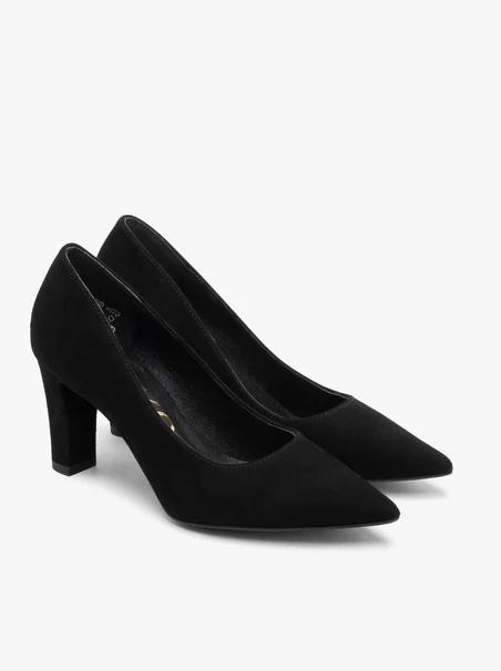 Schwarze Pumps mit klobigem Stilettoabsatz