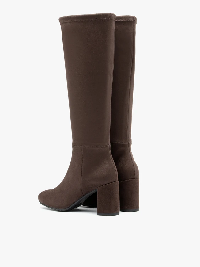 Dunkelbraune Stiefel mit breitem, elastischem Schaft