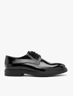Schwarz lackierte Halbschuhe