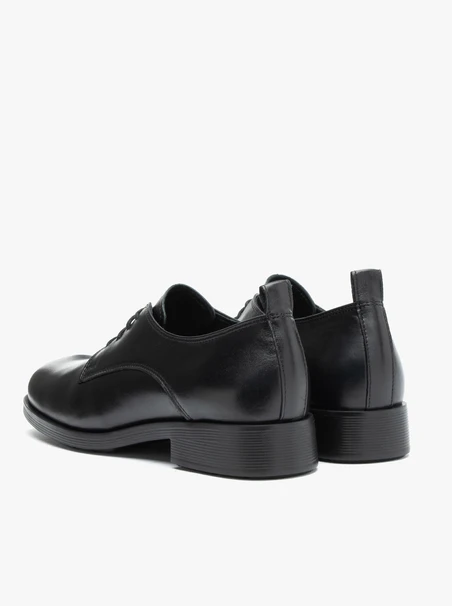 Schwarze Halbschuhe aus Leder zum Schnüren