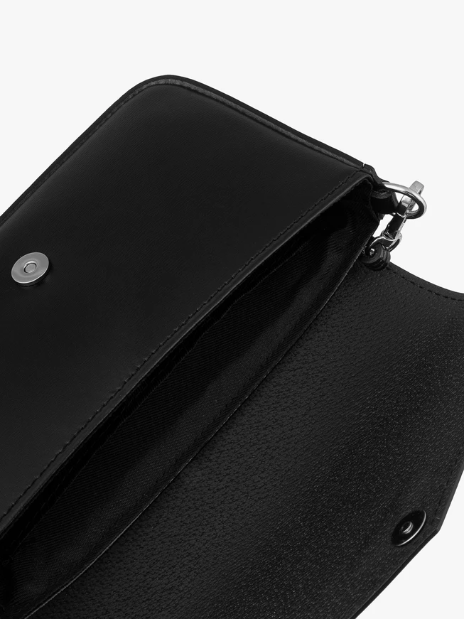 Schwarze elegante Clutch-Tasche mit Kette