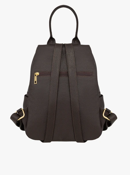 Brauner Lederrucksack mit goldener Schnalle