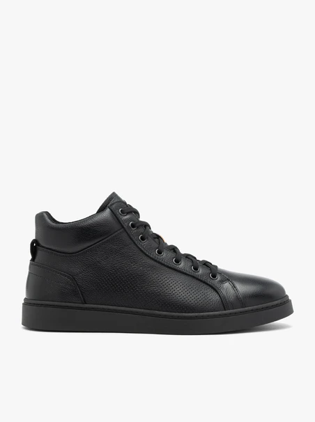 Schwarze nicht isolierte Stiefel