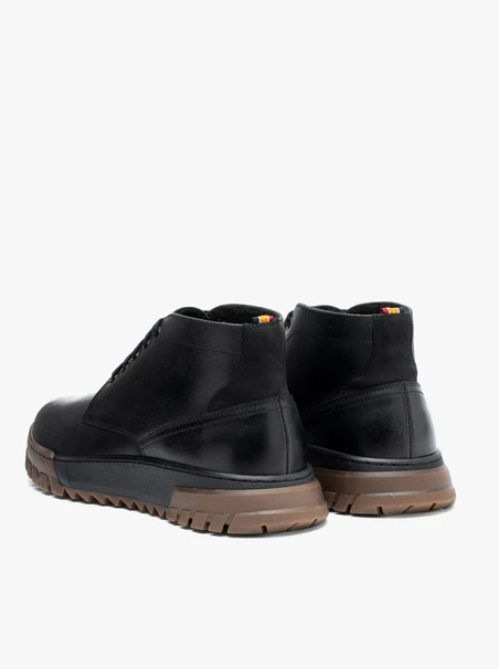 Schwarze Sportschuhe