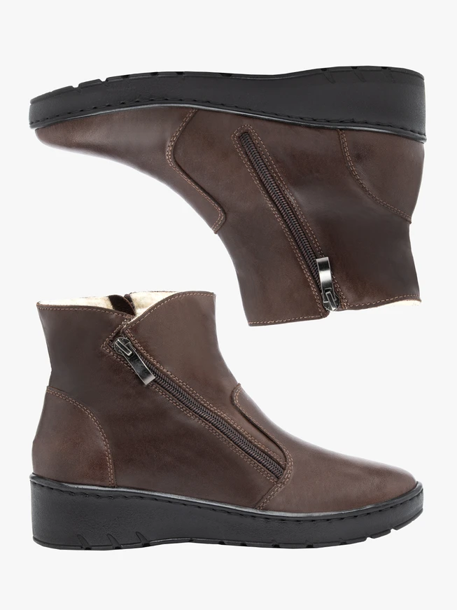 Braune Stiefeletten mit Lammfellfutter