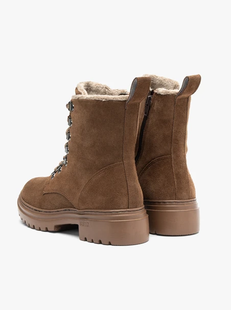 Braune Schnürstiefel