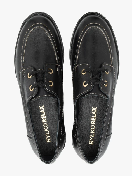 Halbschuhe aus schwarzem Narbenleder