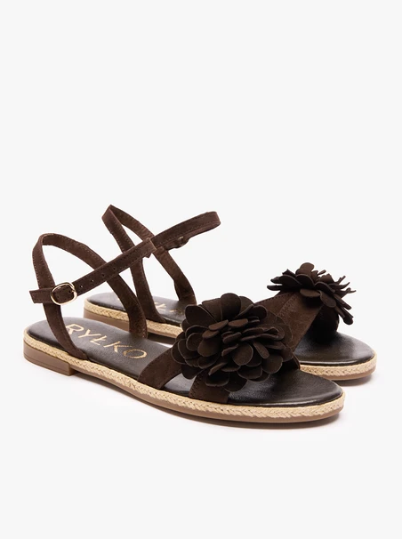 Dunkelbraune geblümte Sandalen