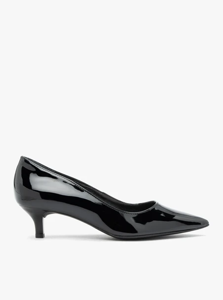 Schwarz lackierte Entenschwanz-Pumps