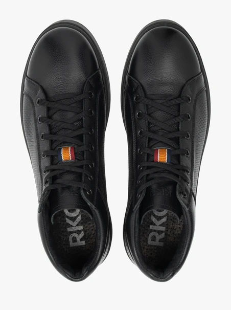 Schwarze nicht isolierte Stiefel