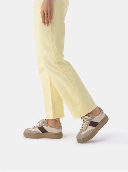 Beige Turnschuhe aus Leder und Velours