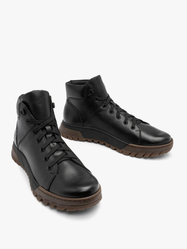 Schwarze Herrenstiefel im sportlichen Stil