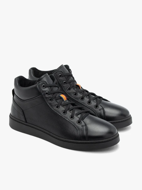 Schwarze nicht isolierte Stiefel