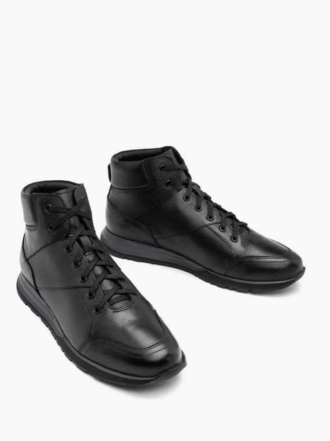 Schwarze Herrenstiefel im sportlichen Stil