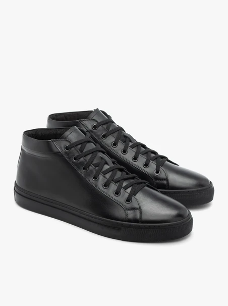 Schwarze Sportschuhe