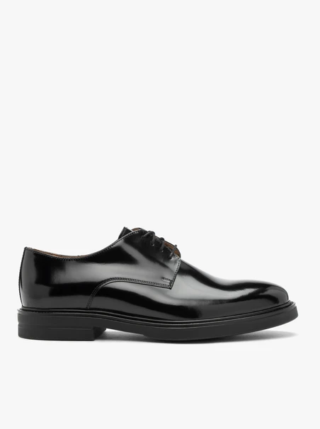 Schwarz lackierte Herrenschuhe