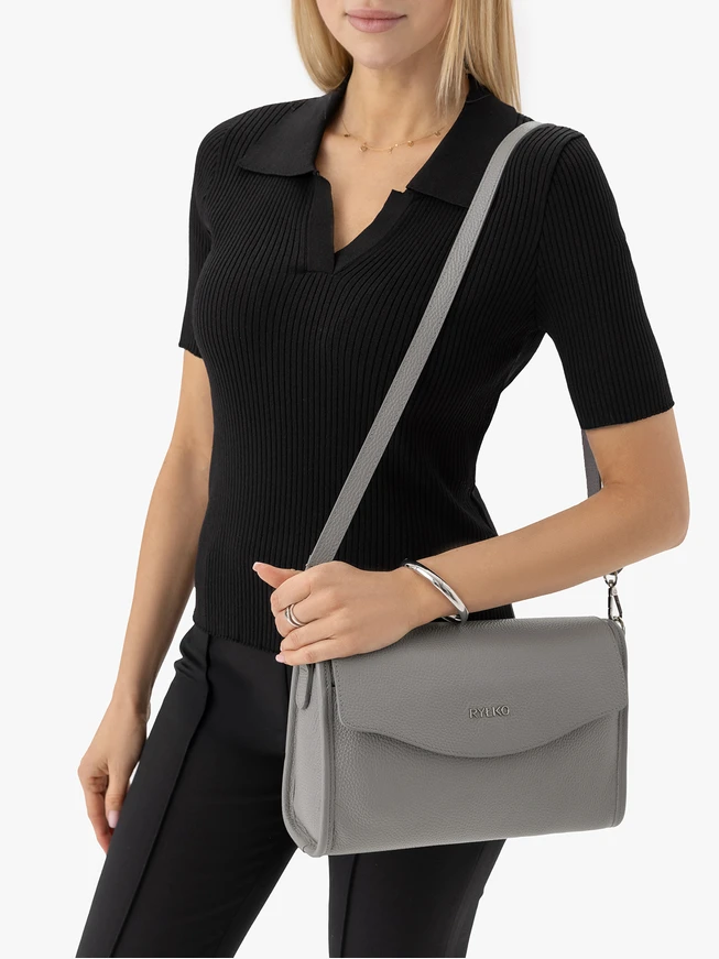 Hellgraue Lederhandtasche