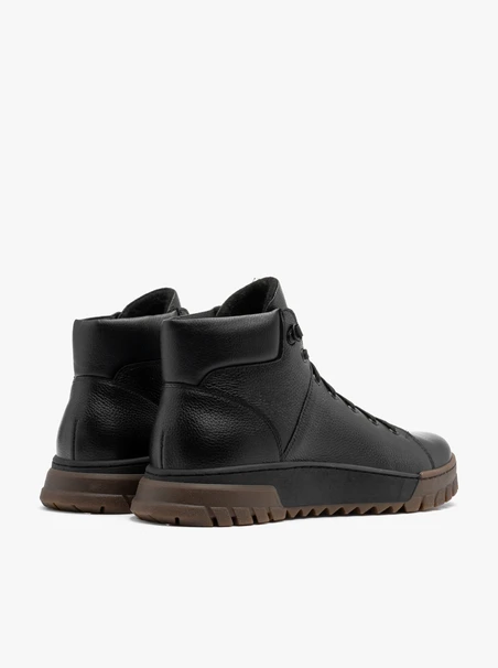 Schwarze Herrenstiefel im sportlichen Stil