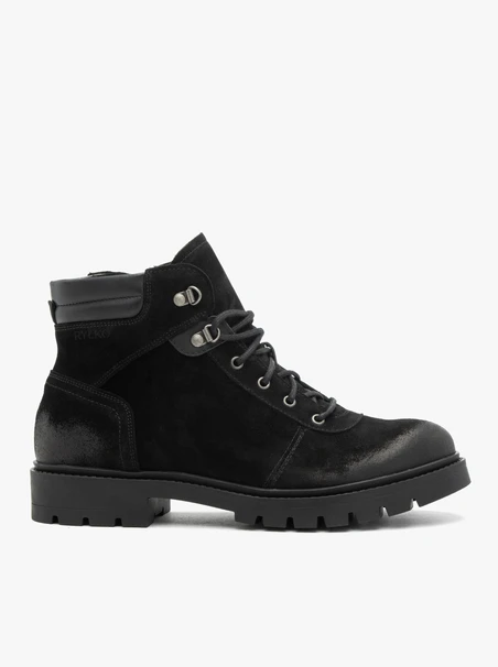 Schwarze isolierte Stiefel