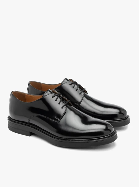 Schwarz lackierte Herrenschuhe