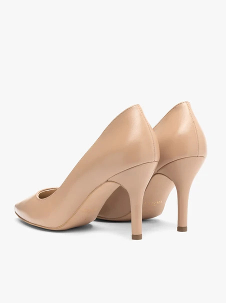 Beigefarbene Stiletto-Pumps