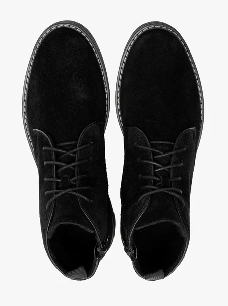 Herrenstiefel aus Veloursleder mit gerade geschnittenem Schaft