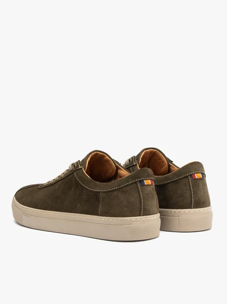 Olive Sporthalbschuhe mit dickerem Boden