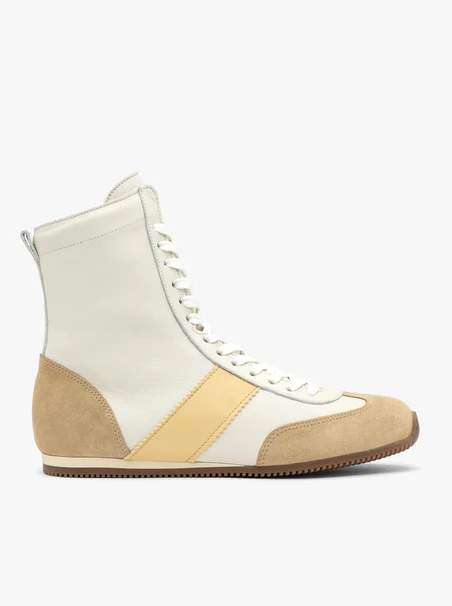 Knöchelhohe Sportschuhe in Weiß und Beige