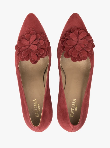 Kastanienbraune Blumen-Stiletto-Pumps