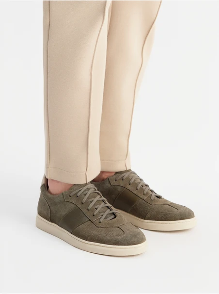 Olivfarbene sportliche Halbschuhe für Männer