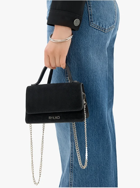 Schwarze elegante Handtasche mit Kette