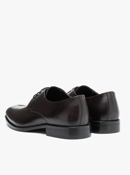 Kastanienbraune Premium-Schuhe