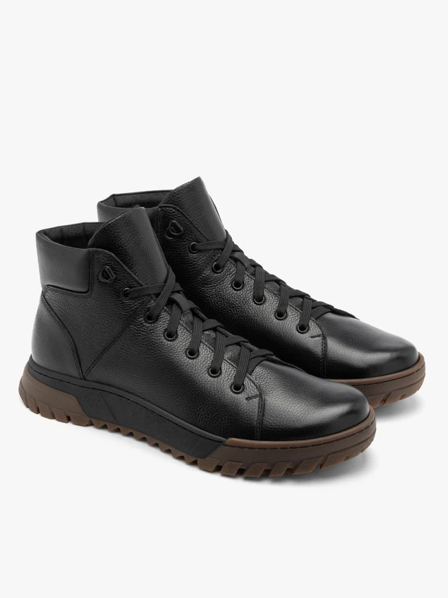 Schwarze Herrenstiefel im sportlichen Stil