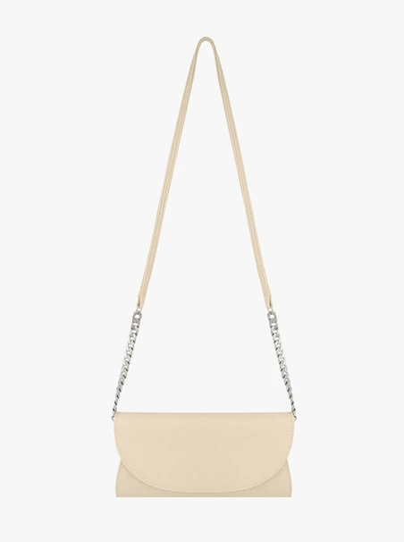Beigefarbene Leder-Clutch-Tasche mit Kettenriemen