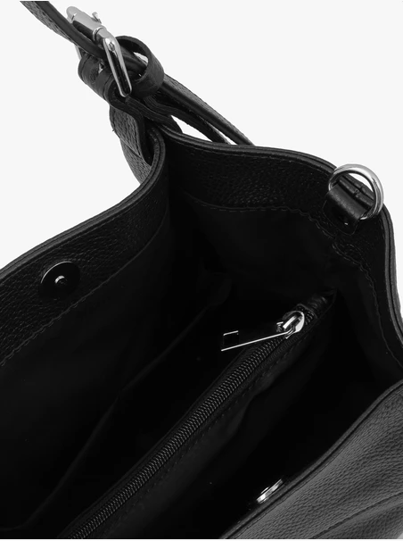 Schwarze mittelgroße Handtasche