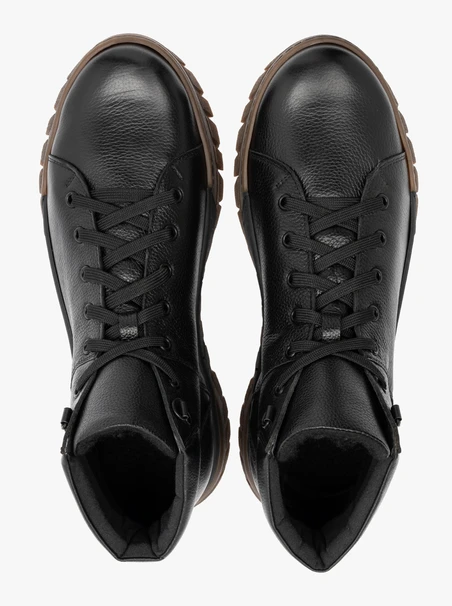 Schwarze Herrenstiefel im sportlichen Stil