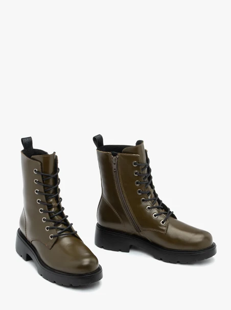 Stiefel aus olivfarbenem Vollnarbenleder