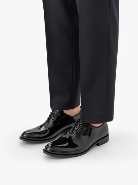 Schwarz lackierte Premium-Halbschuhe
