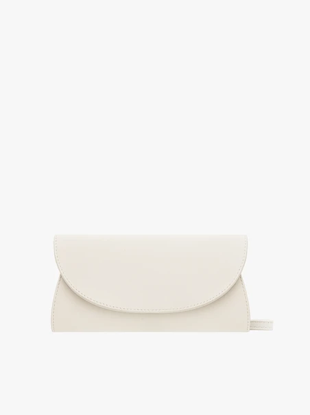 Clutch-Tasche aus cremefarbenem Leder mit Kettenverzierung